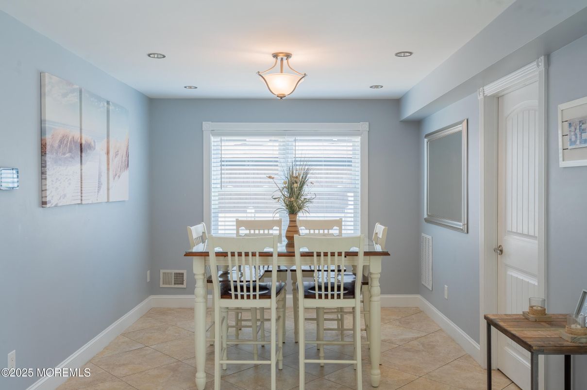 Dining room, Interior, Recessed Lighting
