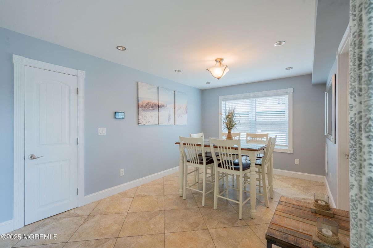 Dining room, Interior, Recessed Lighting