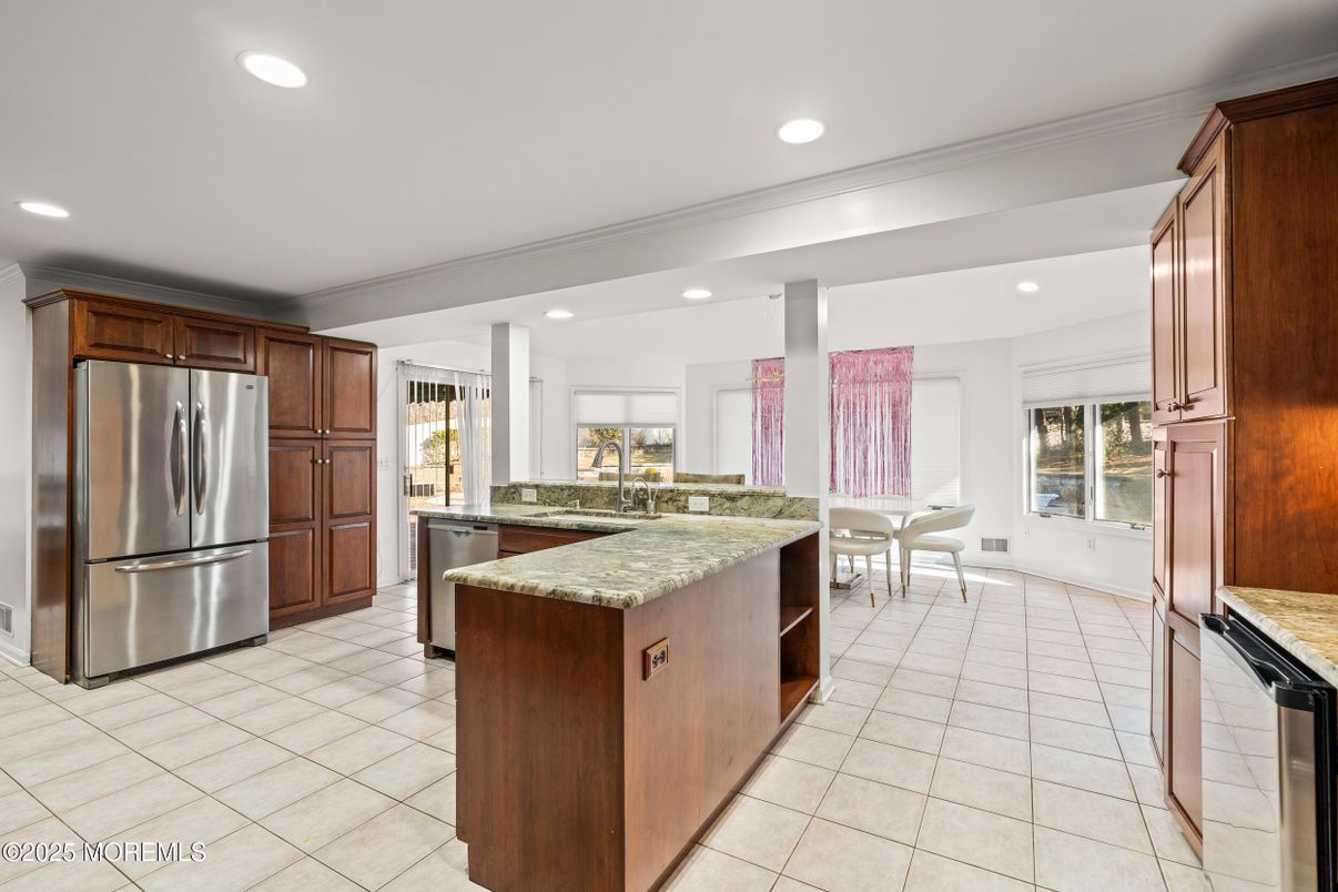 Dining room, Interior, Kitchen, Recessed Lighting, Stainless Steel Appliances