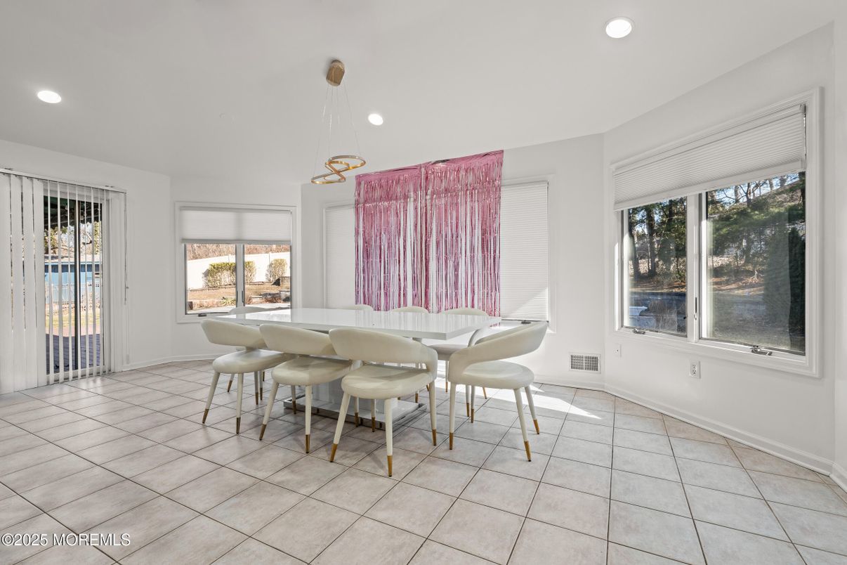 Dining room, Interior, Pendant Lights, Recessed Lighting