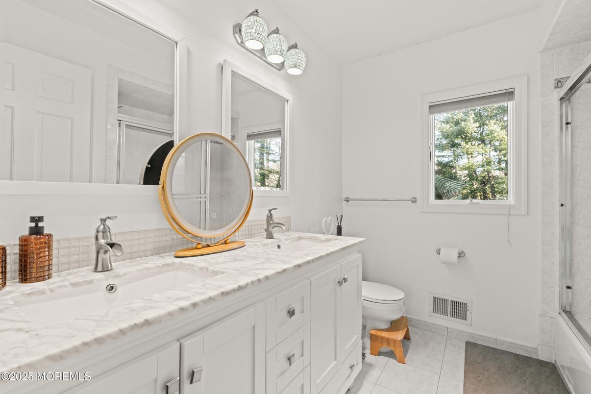 Bathroom, Dual Sink Vanities, Interior