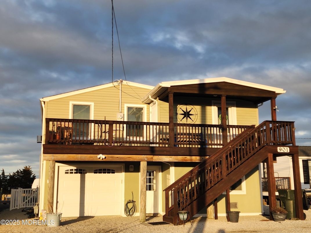 Exterior, Facade, None