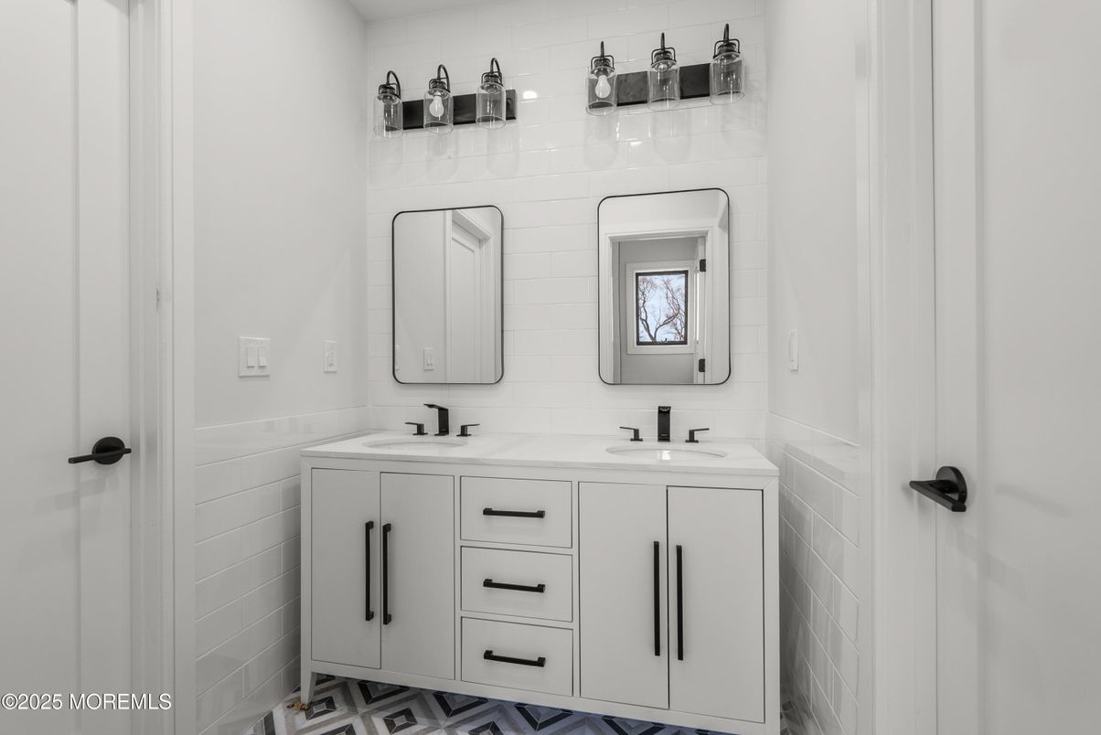 Bathroom, Dual Sink Vanities, Interior