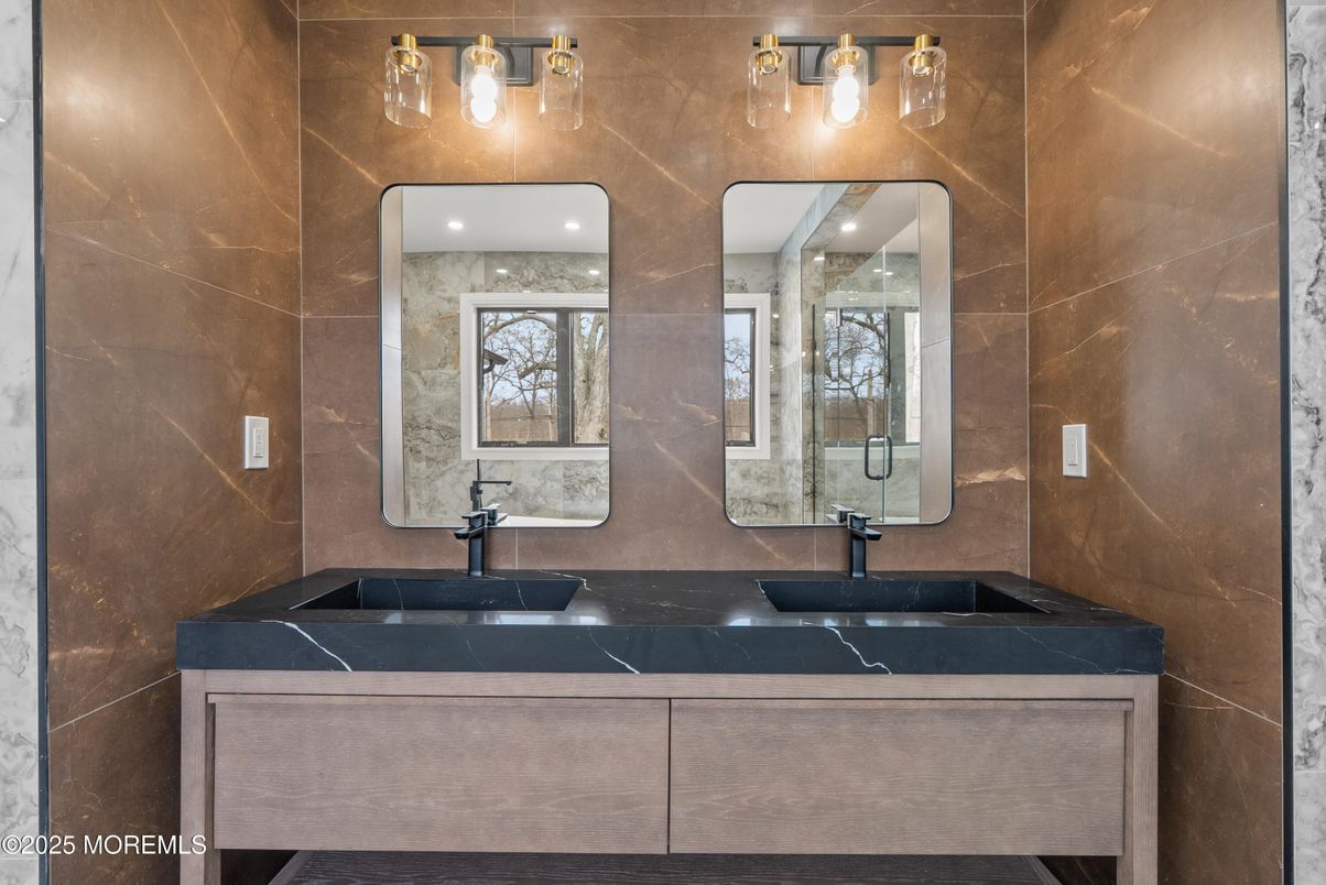 Bathroom, Dual Sink Vanities, Interior