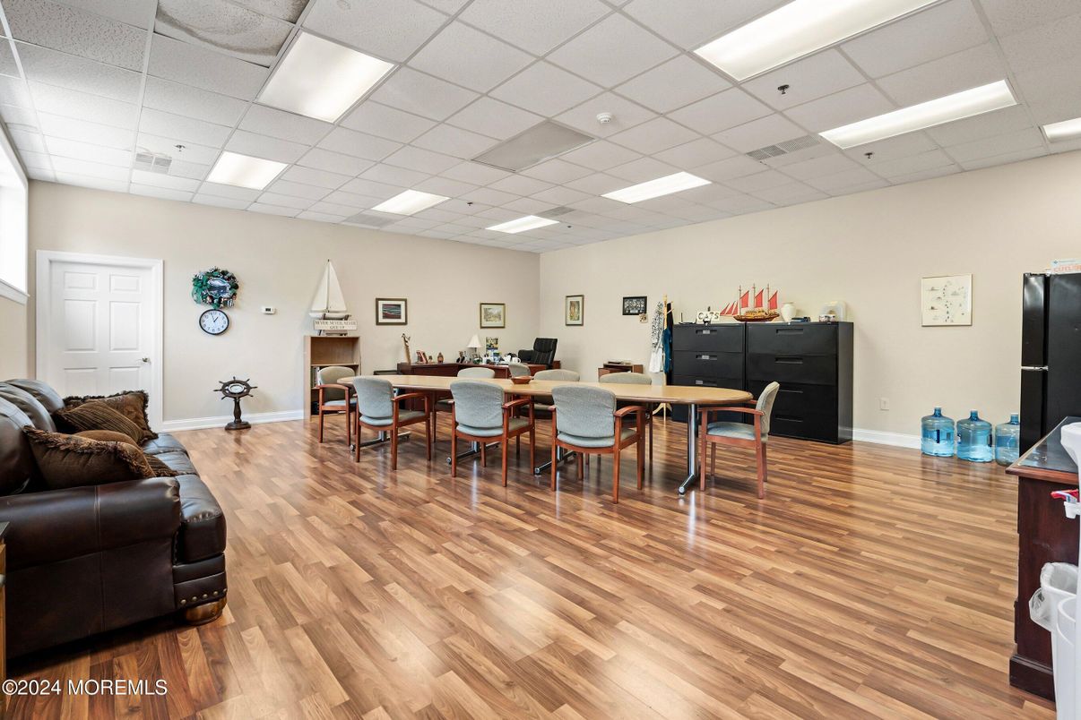 Dining room, Fireplace, Interior, Recessed Lighting, Wood Texture Flooring