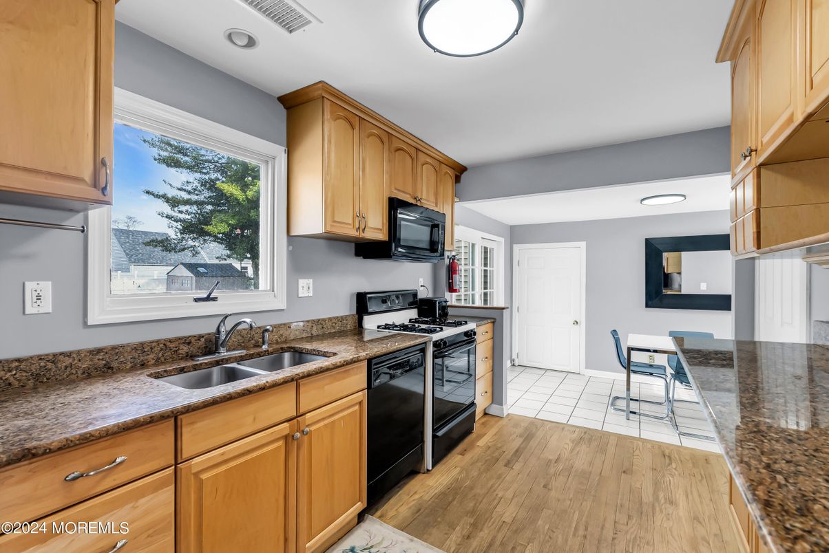 Dining room, Interior, Kitchen, Recessed Lighting, Wood Texture Flooring