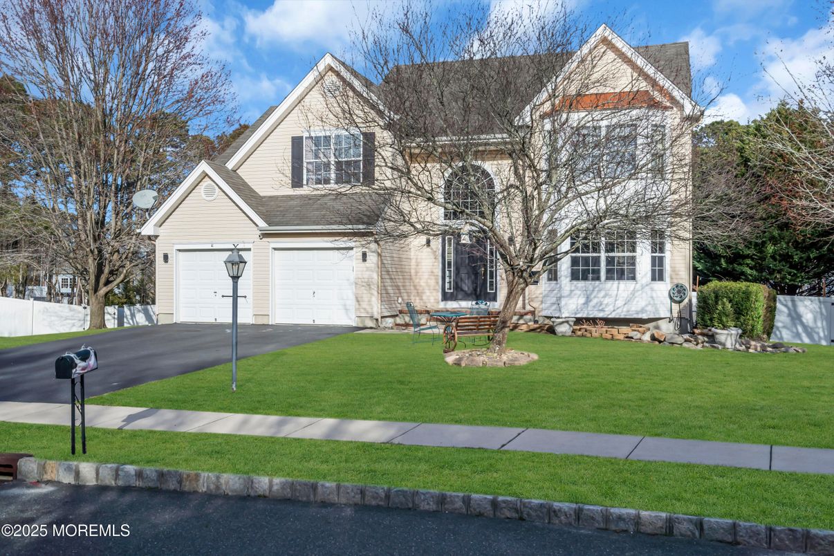 Attached, Exterior, Facade, Tudor Revival
