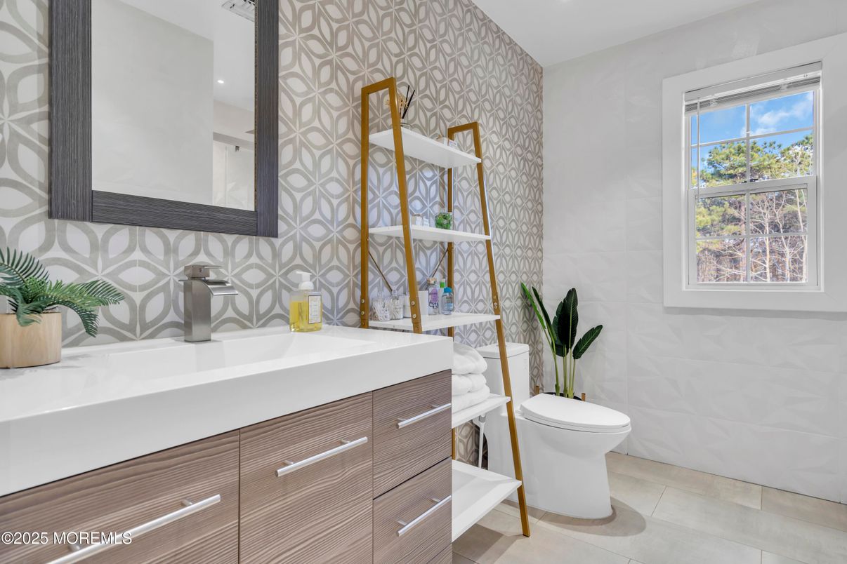 Bathroom, Interior, Recessed Lighting