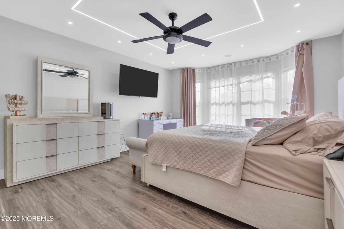 Bedroom, Interior, Recessed Lighting, Wood Texture Flooring