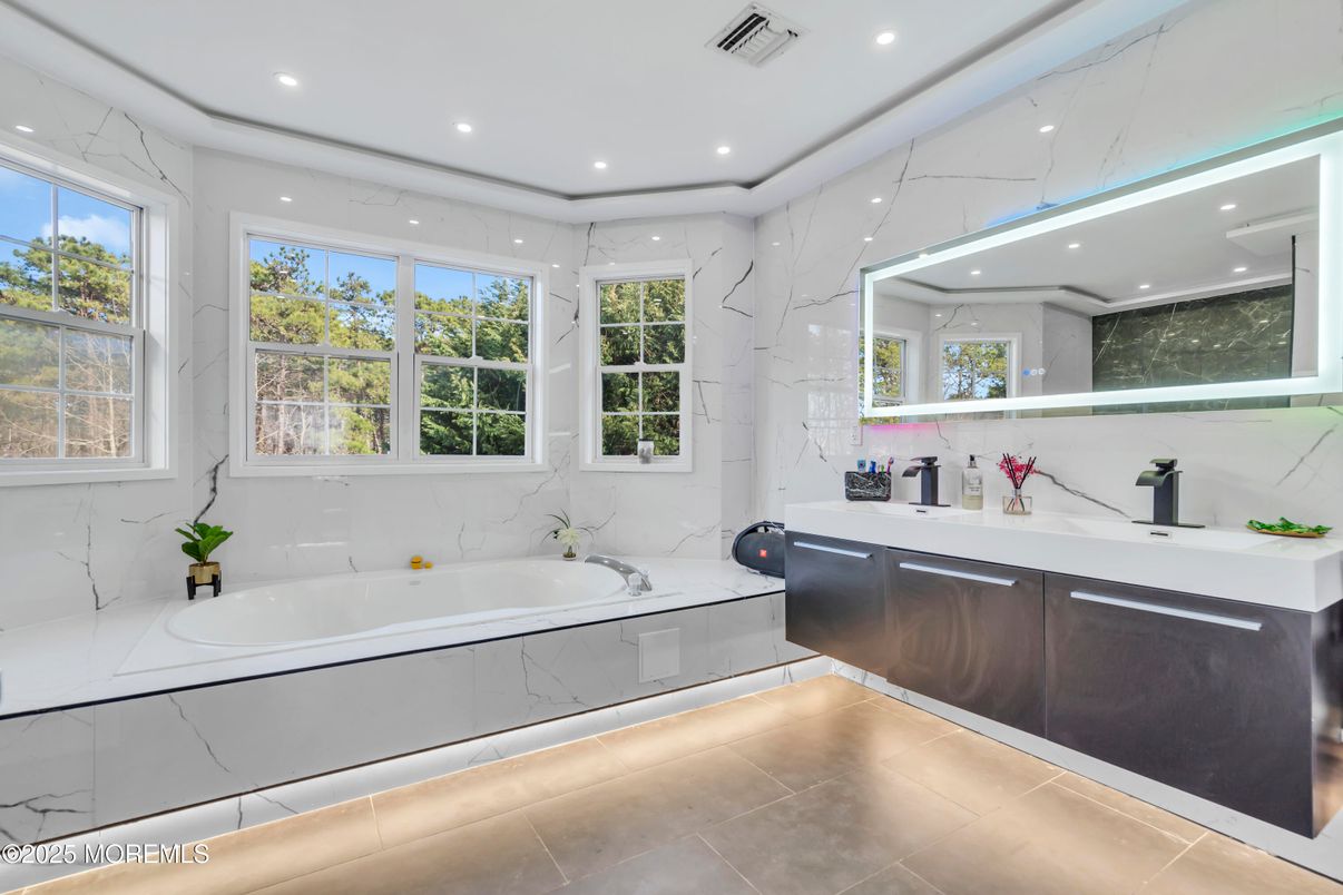 Bathroom, Interior, Marble Walls, Recessed Lighting