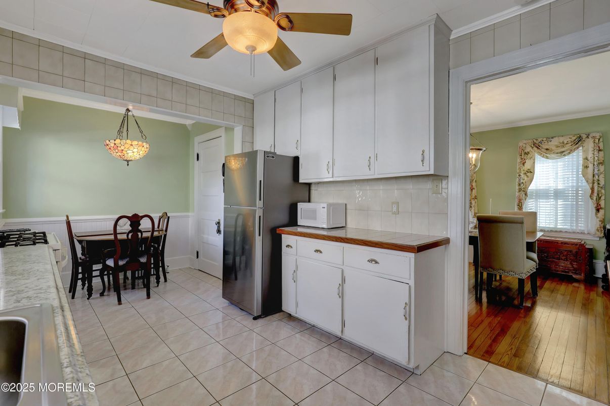Dining room, Interior, Kitchen, Pendant Lights, Wood Texture Flooring