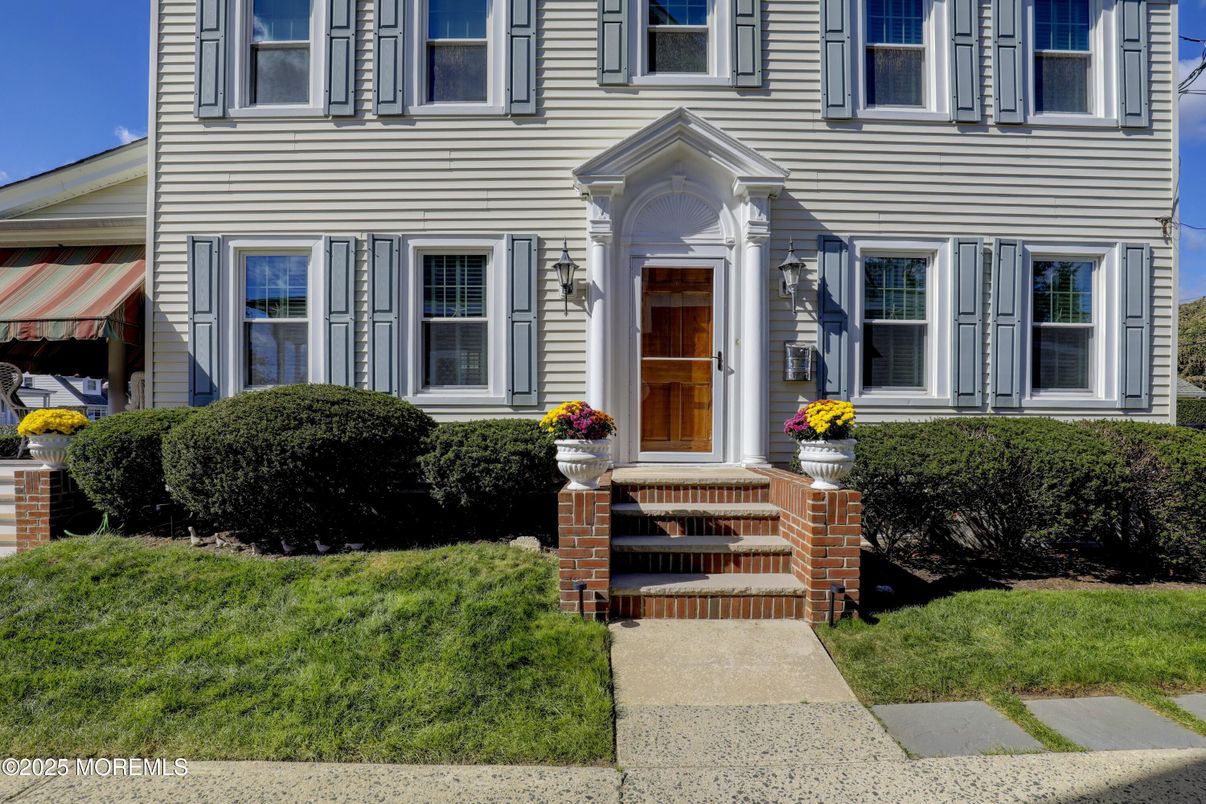 Exterior, Facade, Georgian