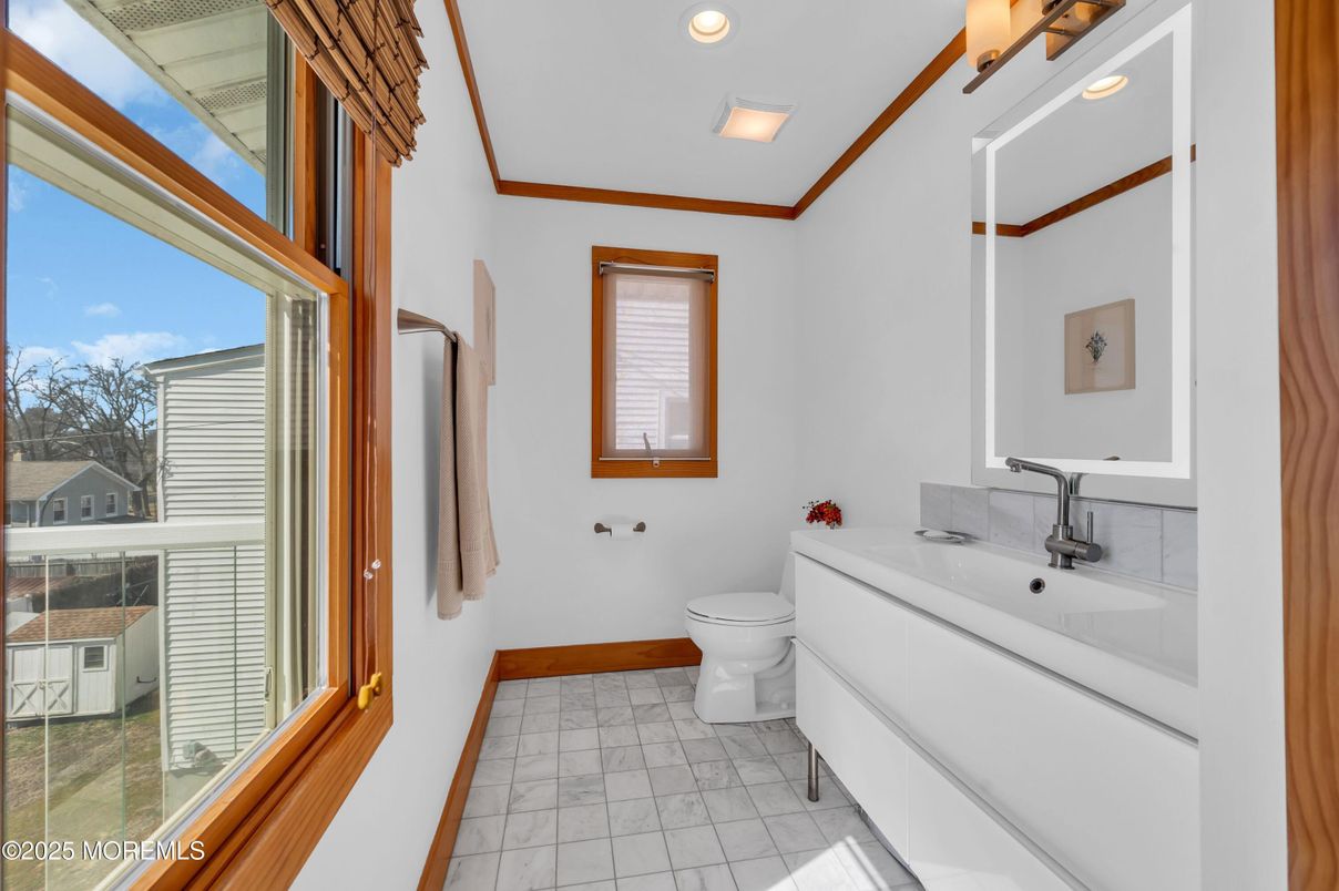 Bathroom, Interior, Recessed Lighting
