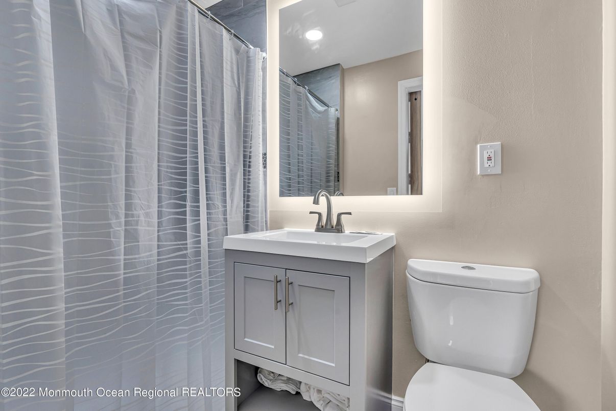 Bathroom, Interior, Recessed Lighting