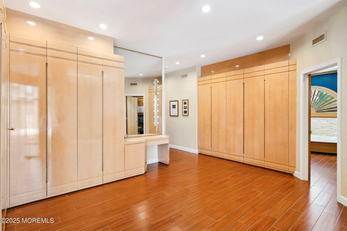 Interior, Recessed Lighting, Wood Texture Flooring