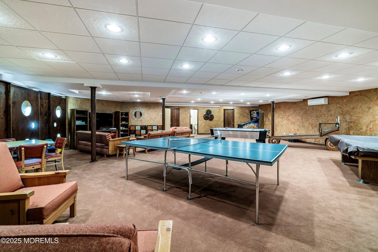 Billiard Table, Game Room, Interior, Recessed Lighting