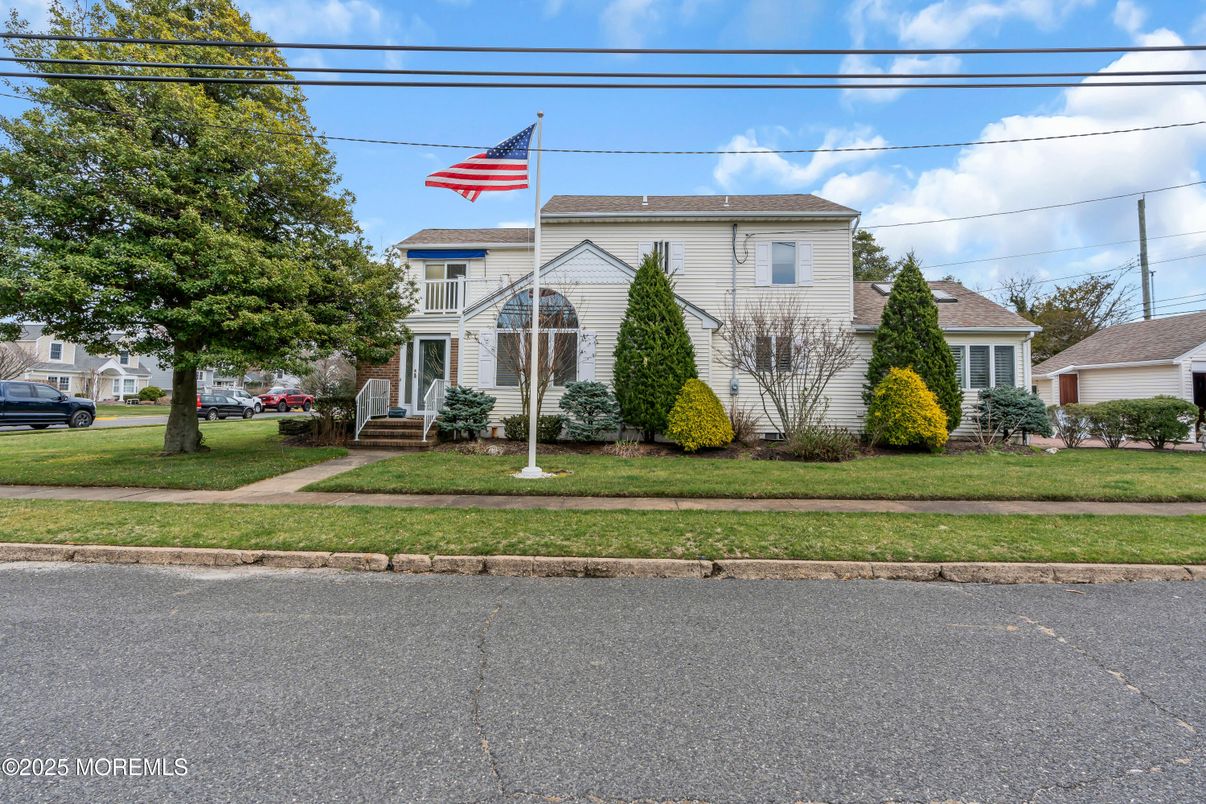 Exterior, Facade, None