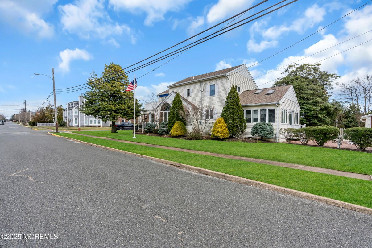 Exterior, Facade, Cape Cod