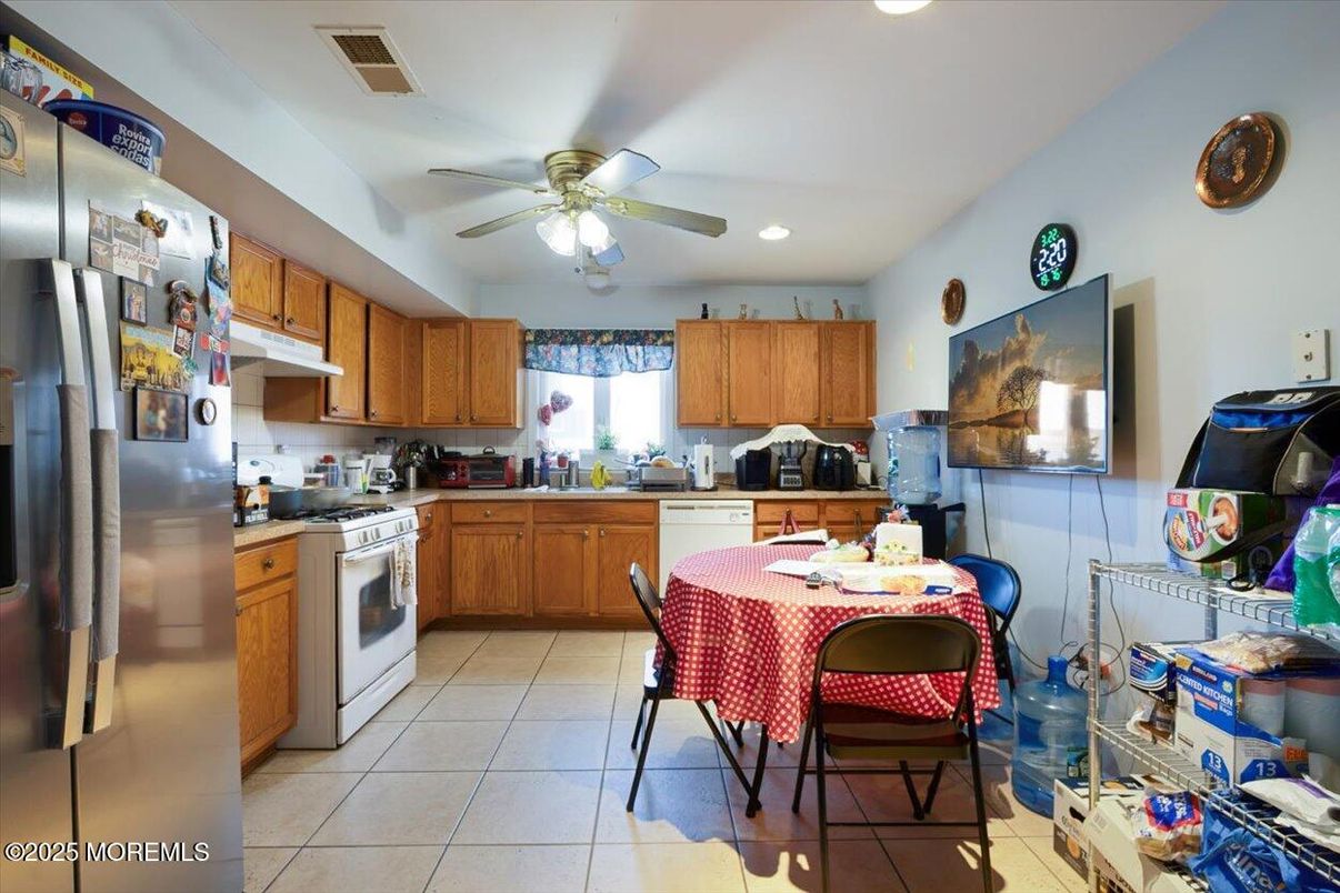 Dining room, Interior, Kitchen, Recessed Lighting, Stainless Steel Appliances