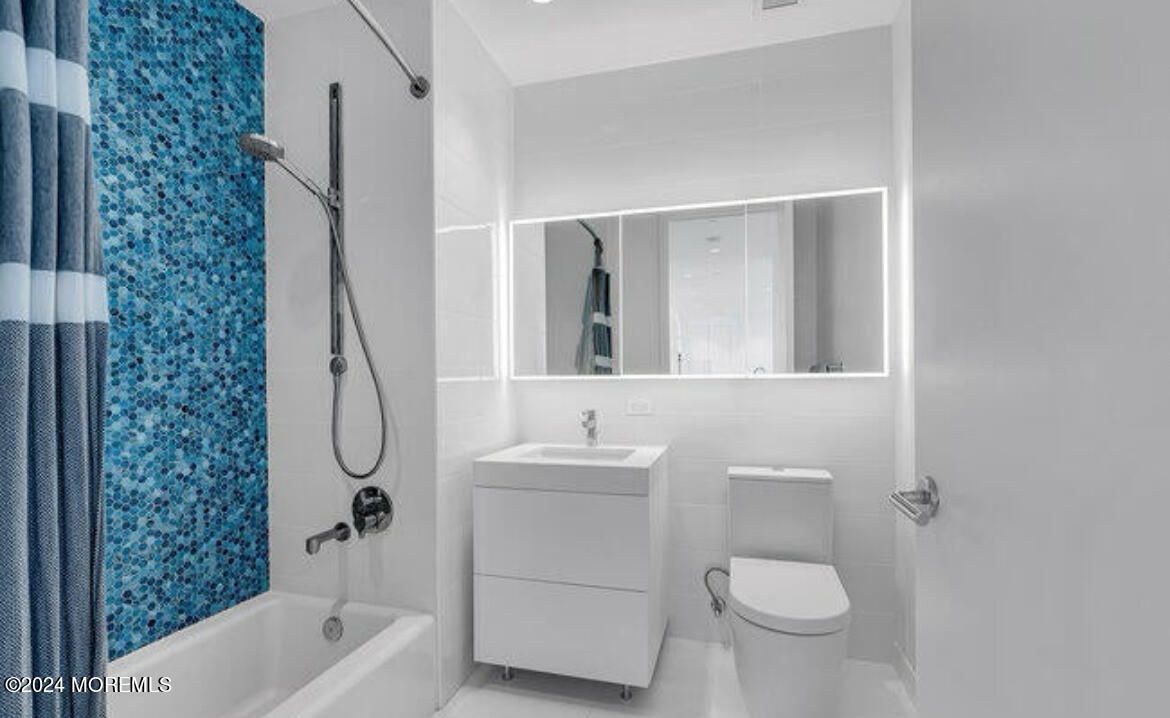 Bathroom, Interior, Recessed Lighting