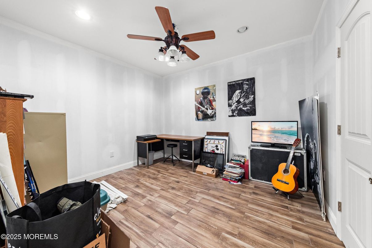 Home Office, Interior, Recessed Lighting, Wood Texture Flooring
