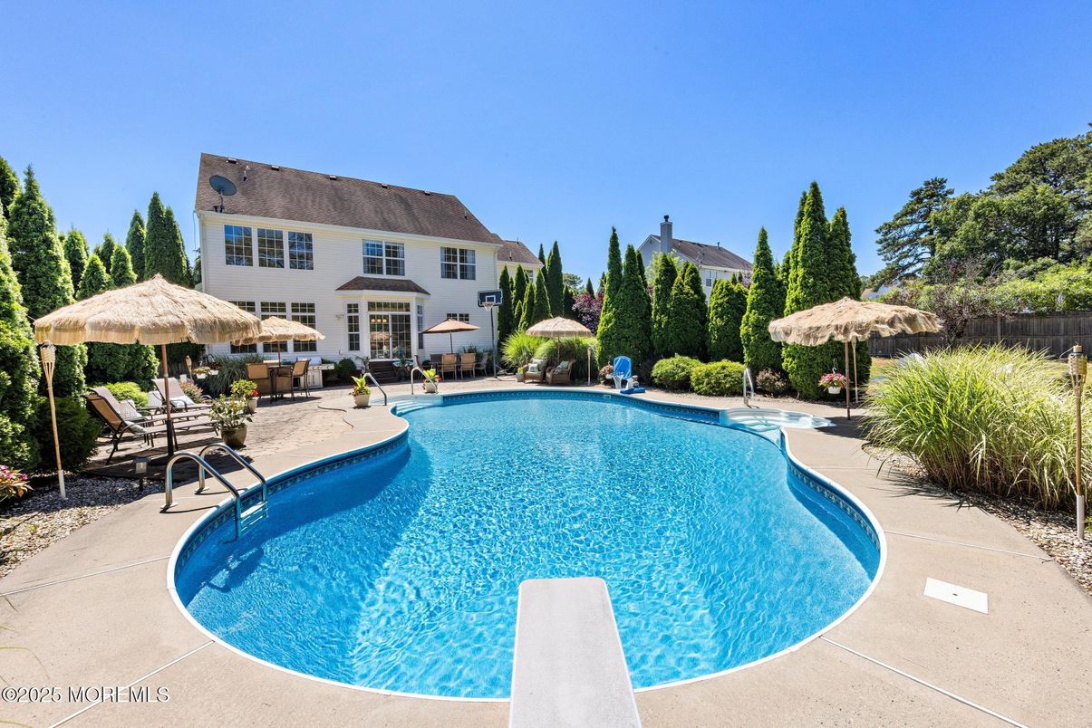 Exterior, Pool