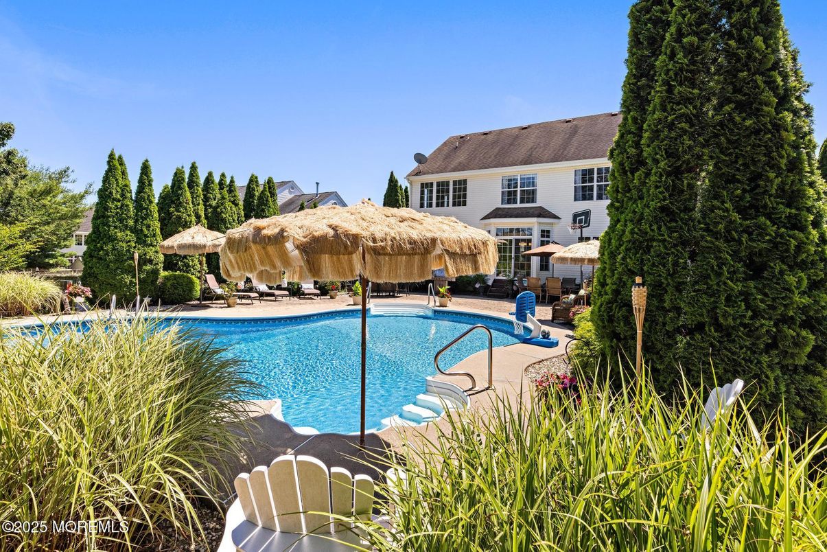 Exterior, Pool