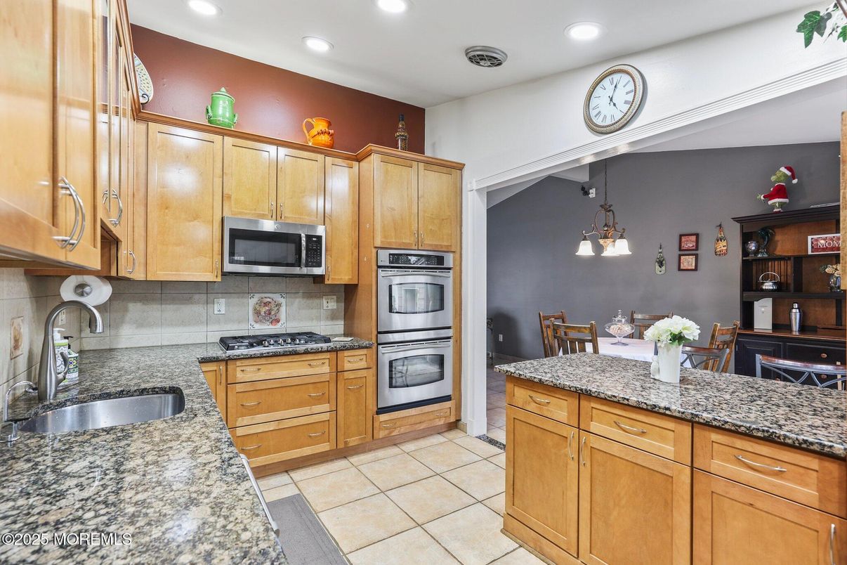 Dining room, Interior, Kitchen, Recessed Lighting, Stainless Steel Appliances