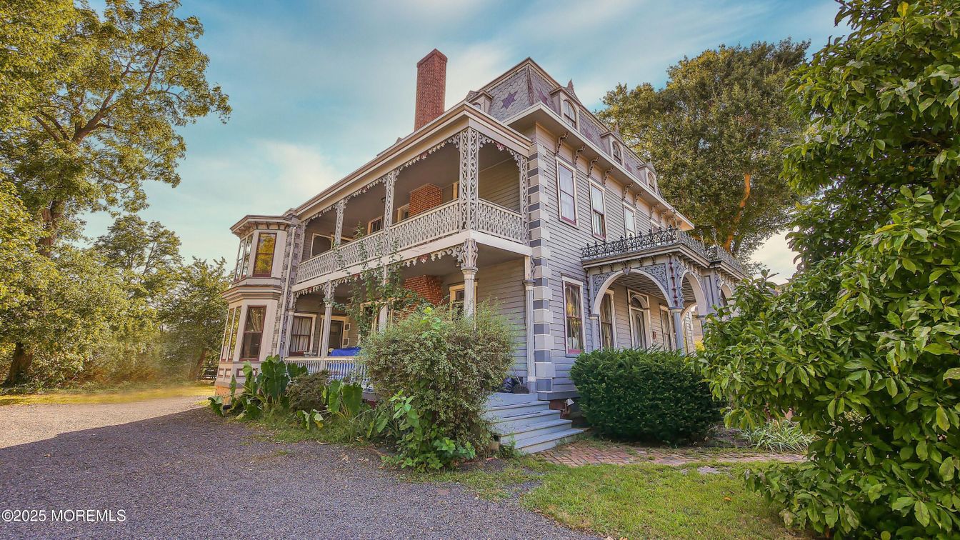 Backyard, Exterior, Facade, Queen Anne Victorian
