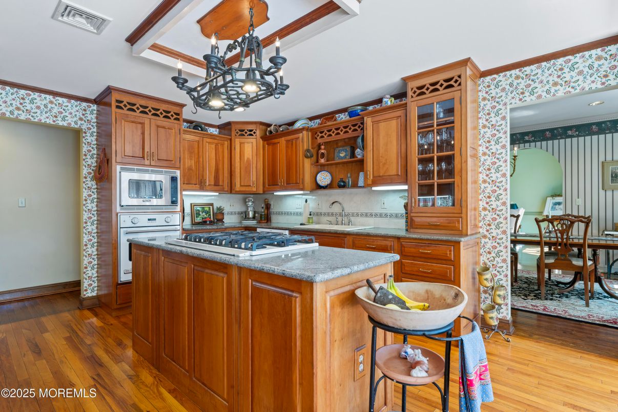 Chandelier, Dining room, Interior, Kitchen, Recessed Lighting, Wood Texture Flooring
