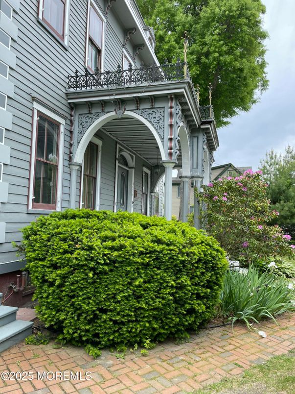 Exterior, Facade, None