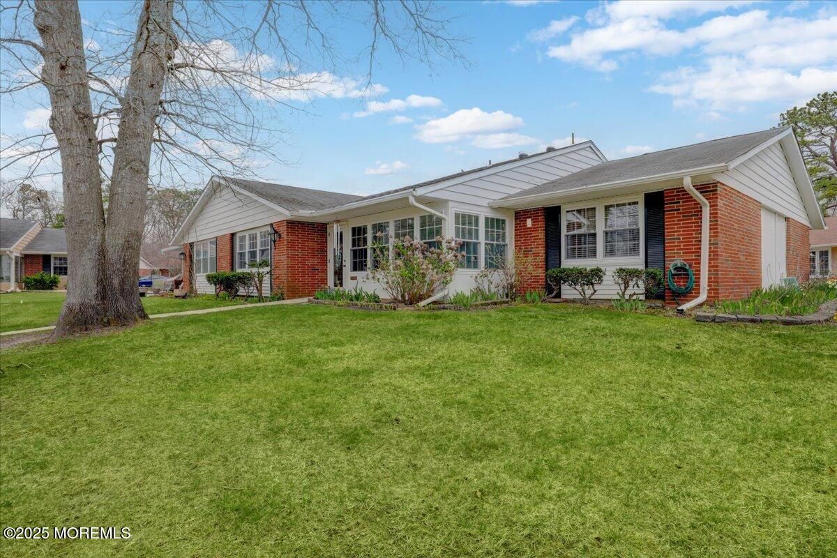 Exterior, Facade, Brick Facade, Ranch