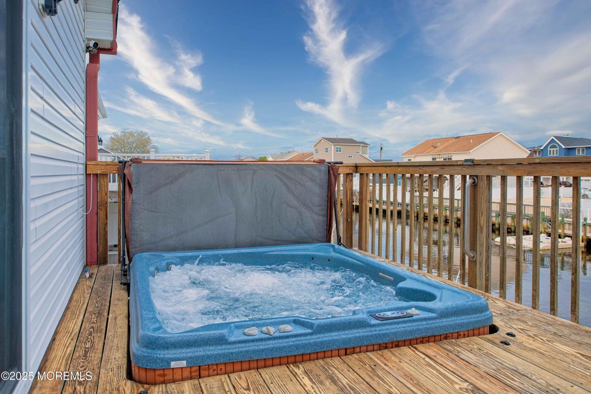 Exterior, Hot Tub