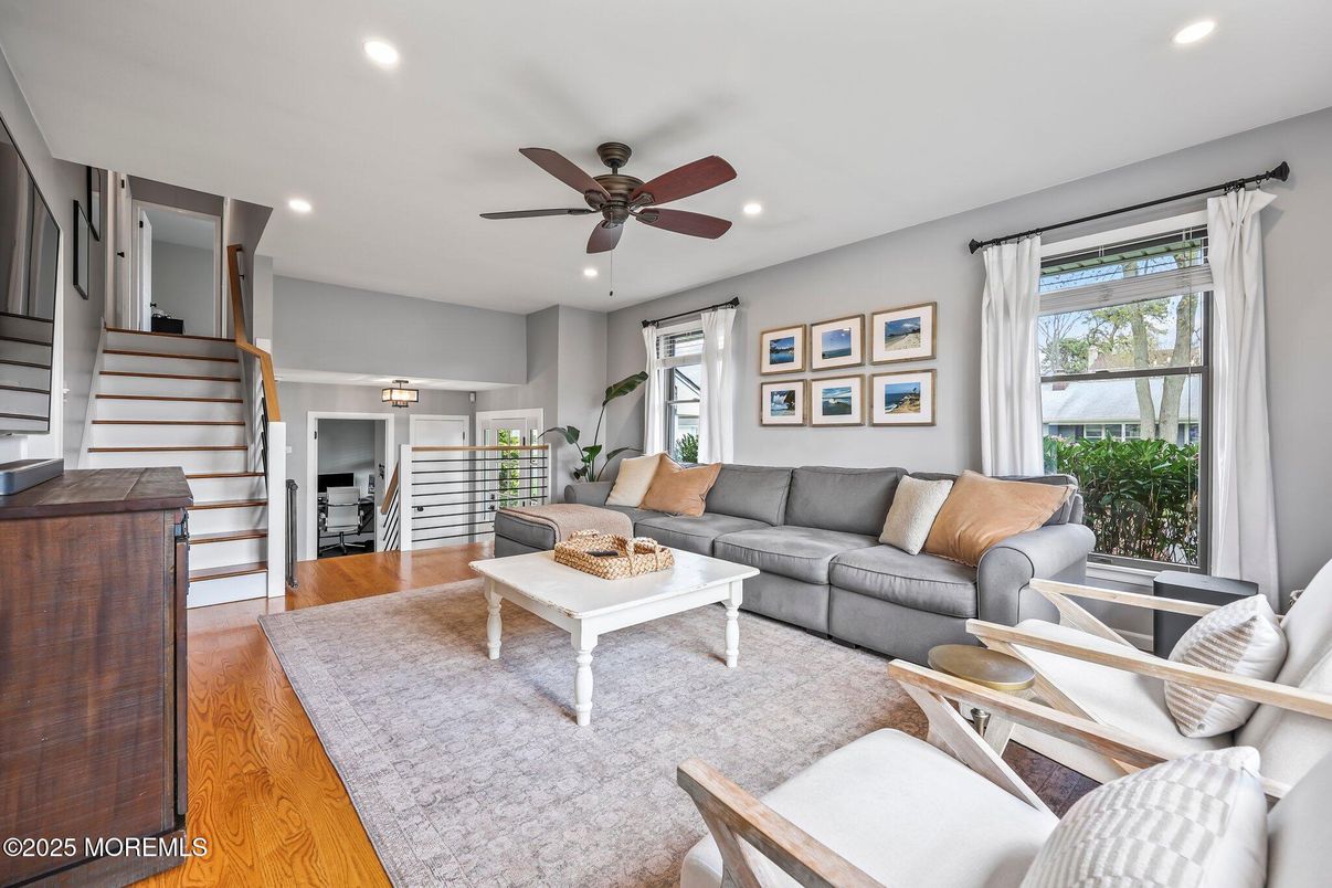 Interior, Living room, Recessed Lighting, Wood Texture Flooring