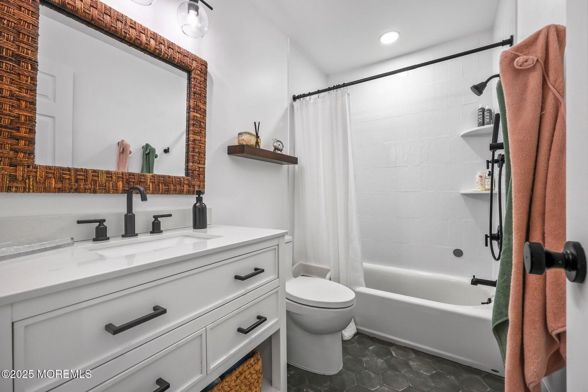 Bathroom, Interior, Recessed Lighting