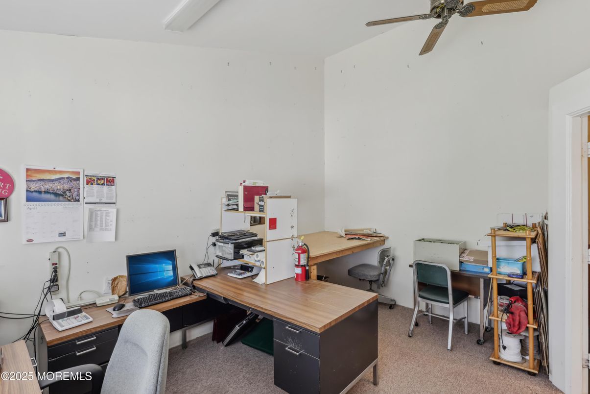 Home Office, Interior