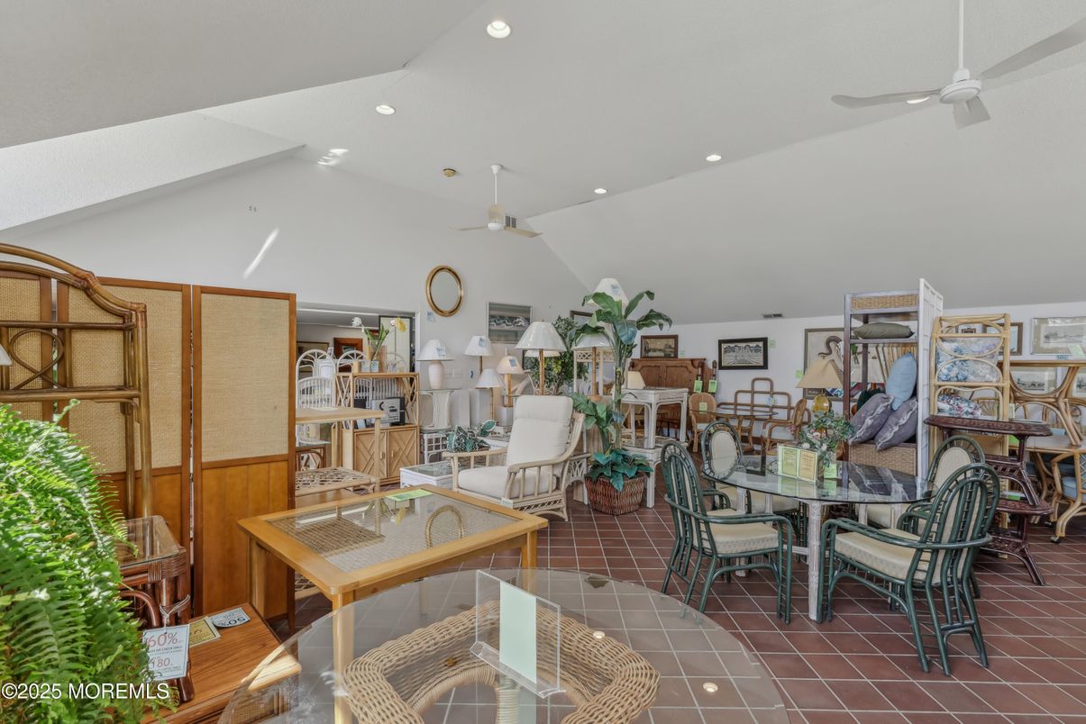Dining room, Interior, Recessed Lighting