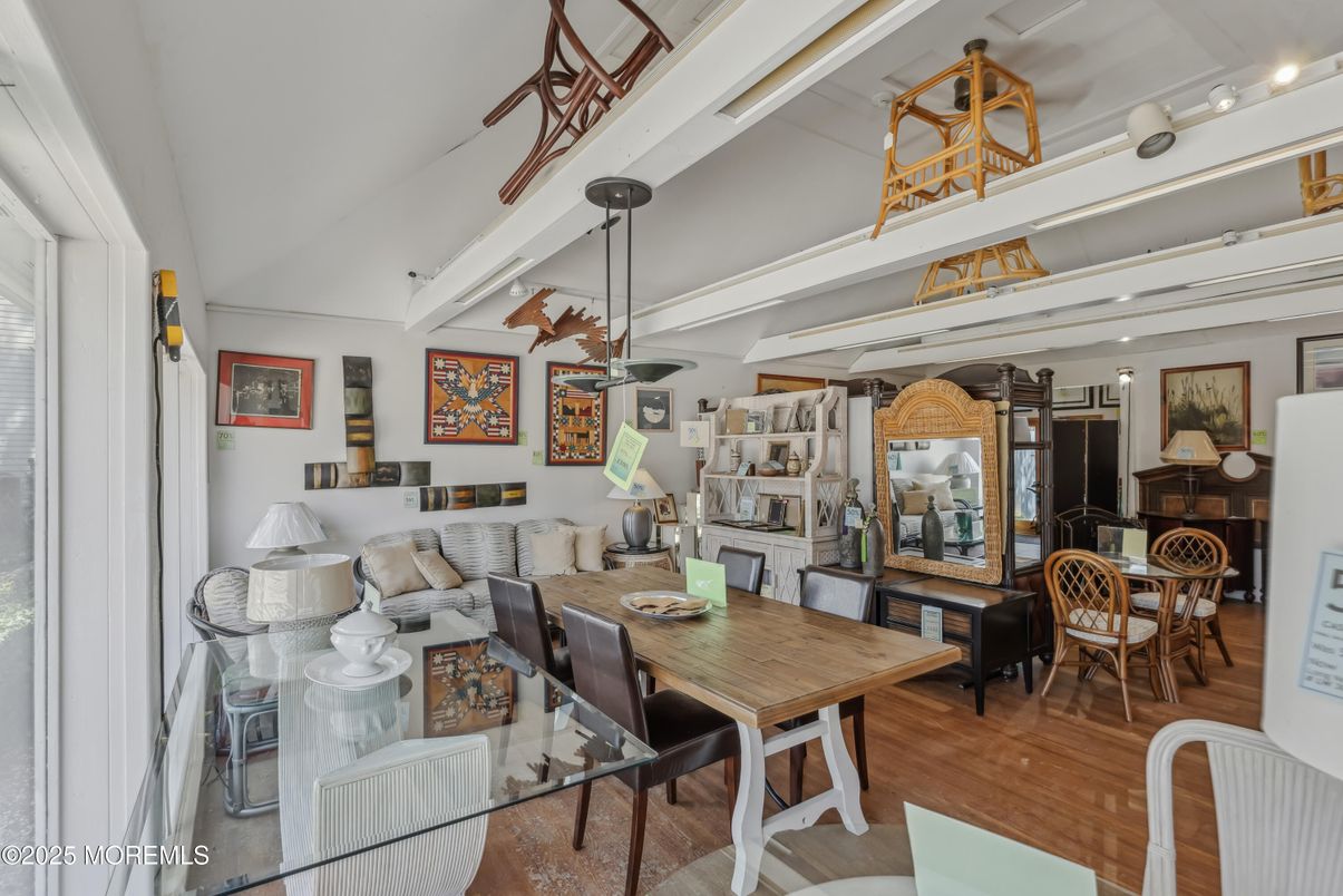 Dining room, Interior, Living room, Pendant Lights, Recessed Lighting, Wood Texture Flooring