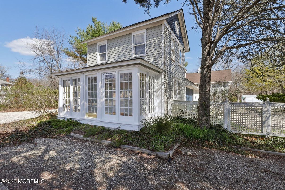 Exterior, Facade, American Foursquare