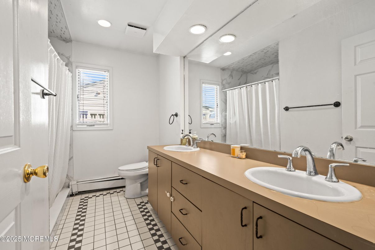 Bathroom, Dual Sink Vanities, Interior, Recessed Lighting