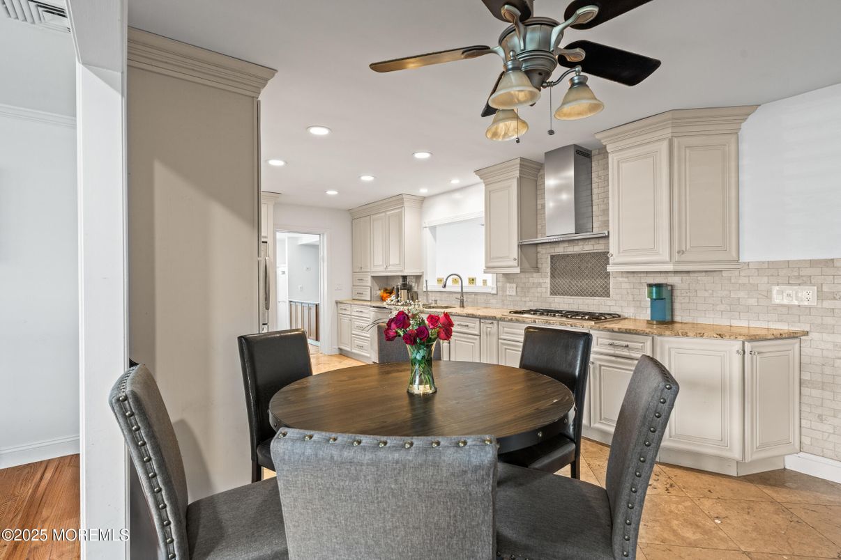 Dining room, Interior, Kitchen, Recessed Lighting, Wood Texture Flooring
