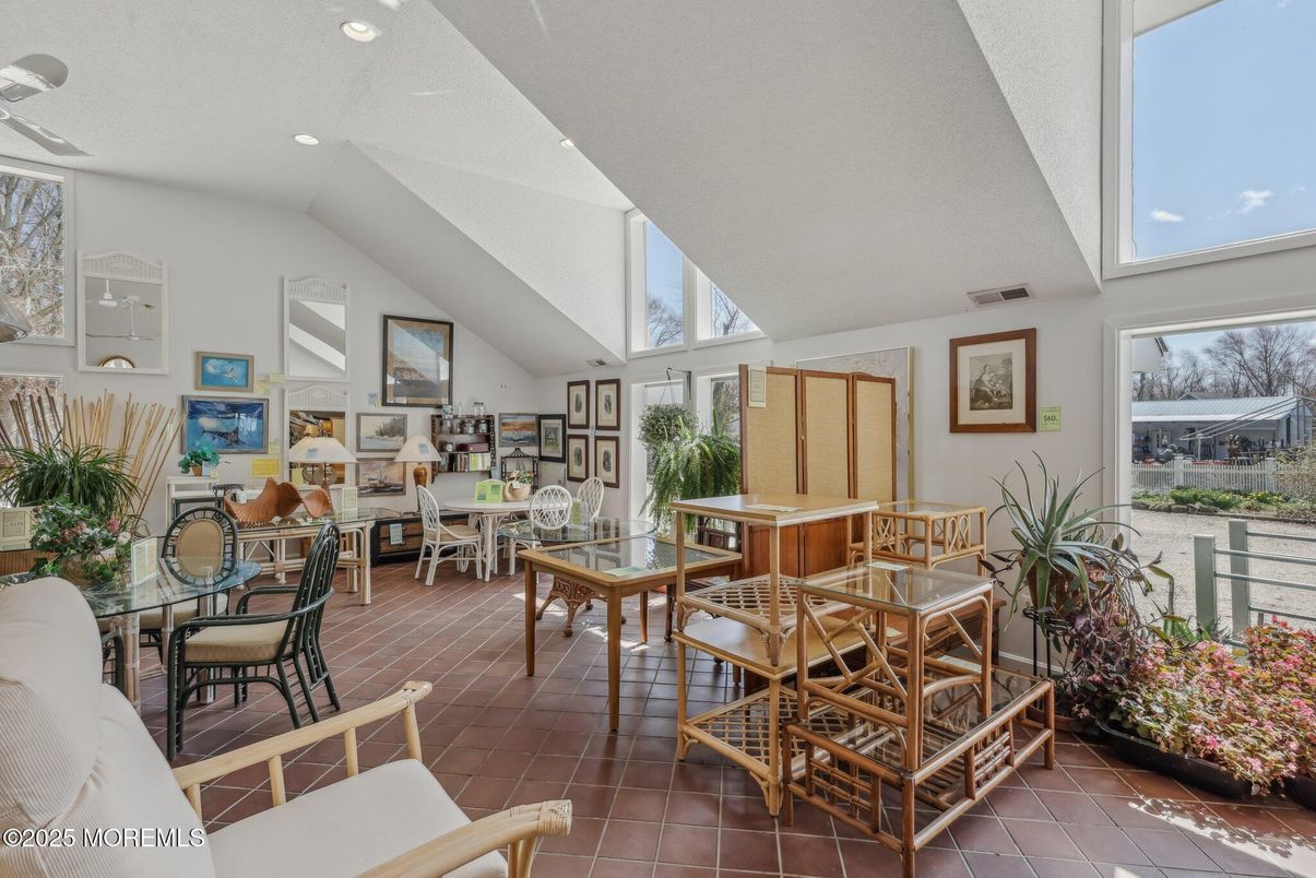 Dining room, Interior, Recessed Lighting