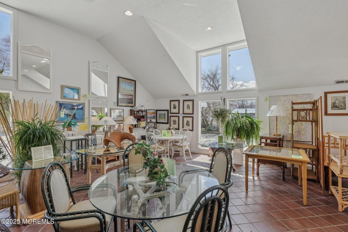 Dining room, Interior, Recessed Lighting