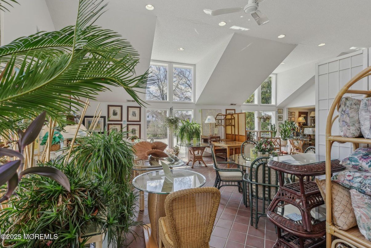 Dining room, Interior, Recessed Lighting