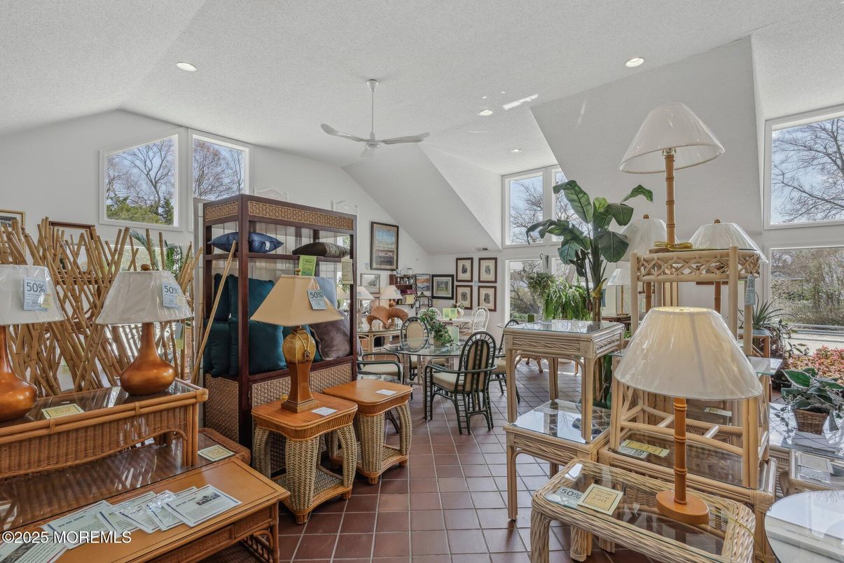 Dining room, Interior, Recessed Lighting