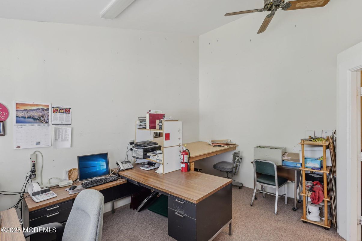 Home Office, Interior
