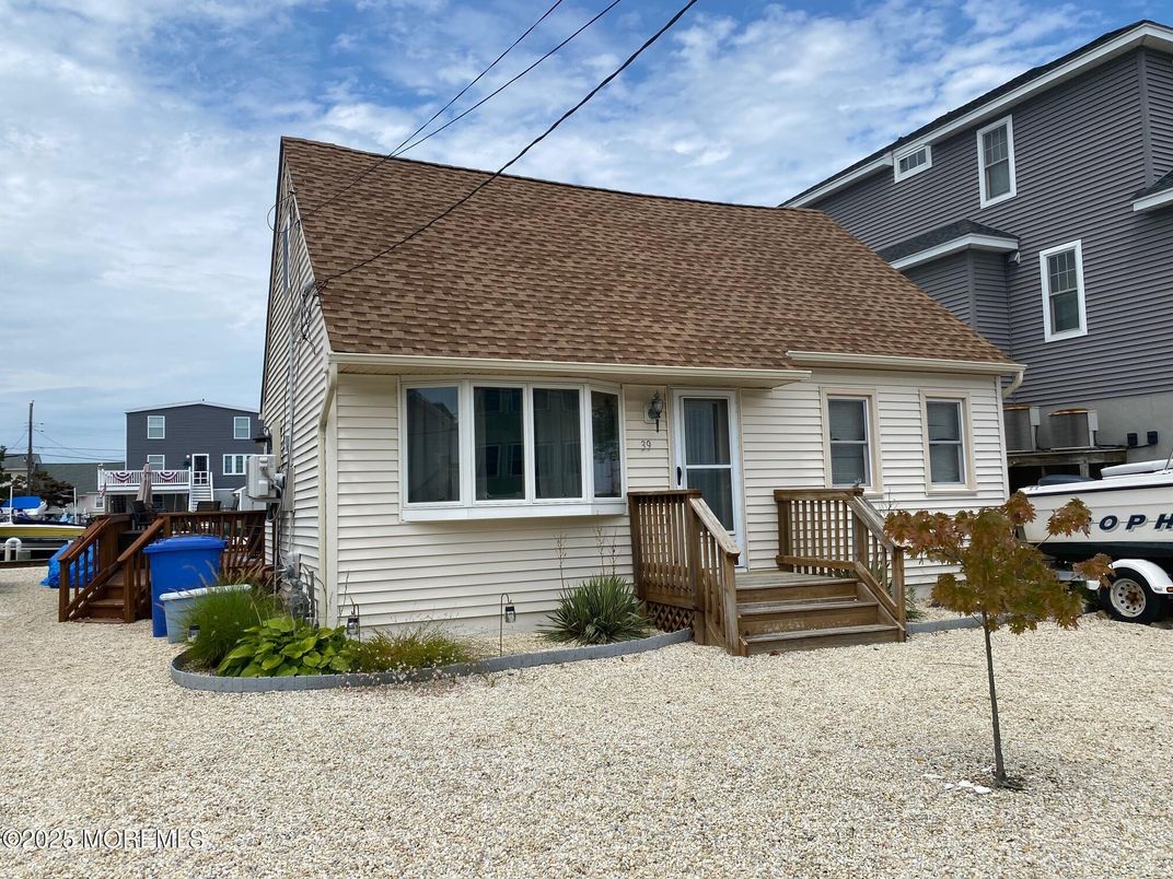 Exterior, Facade, Cape Cod