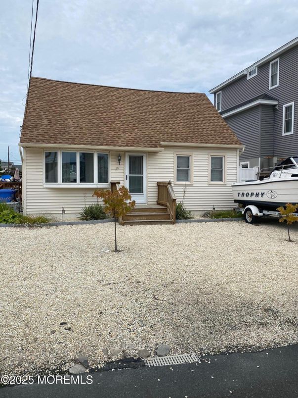 Exterior, Facade, Cape Cod