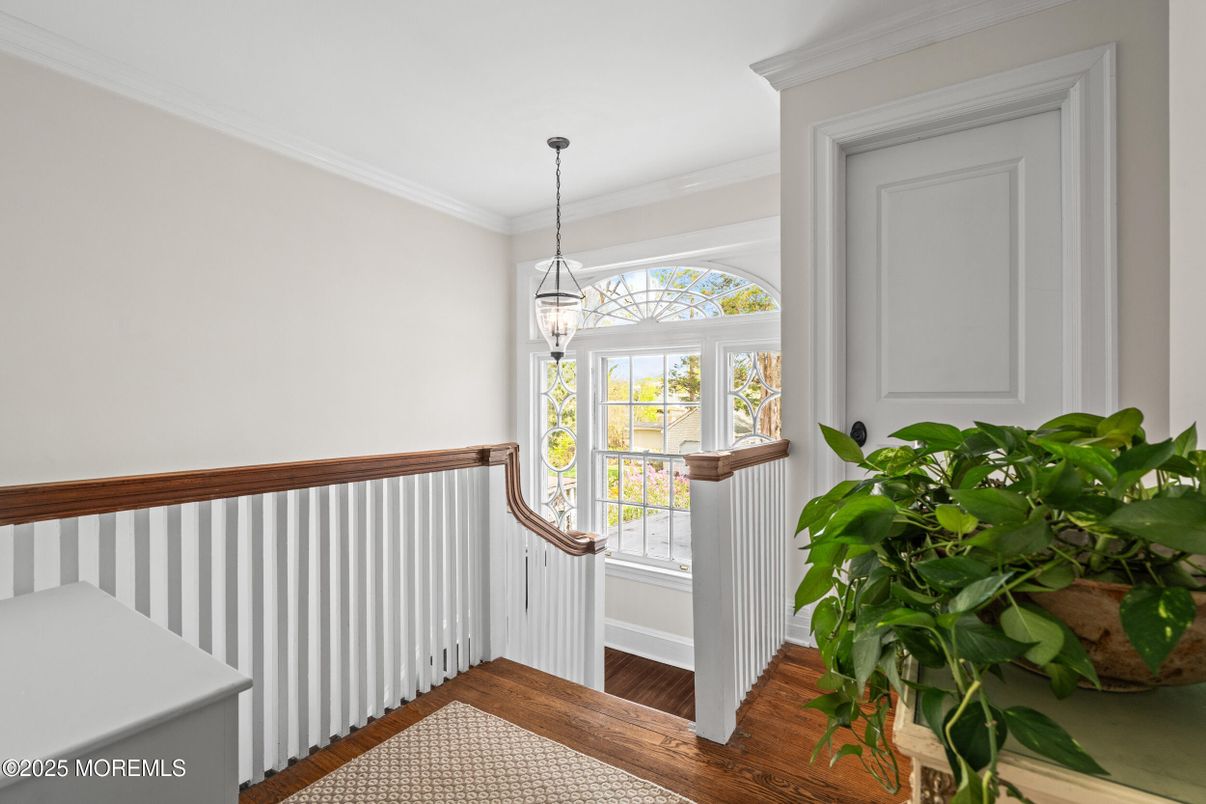 Interior, Pendant Lights, Wood Texture Flooring