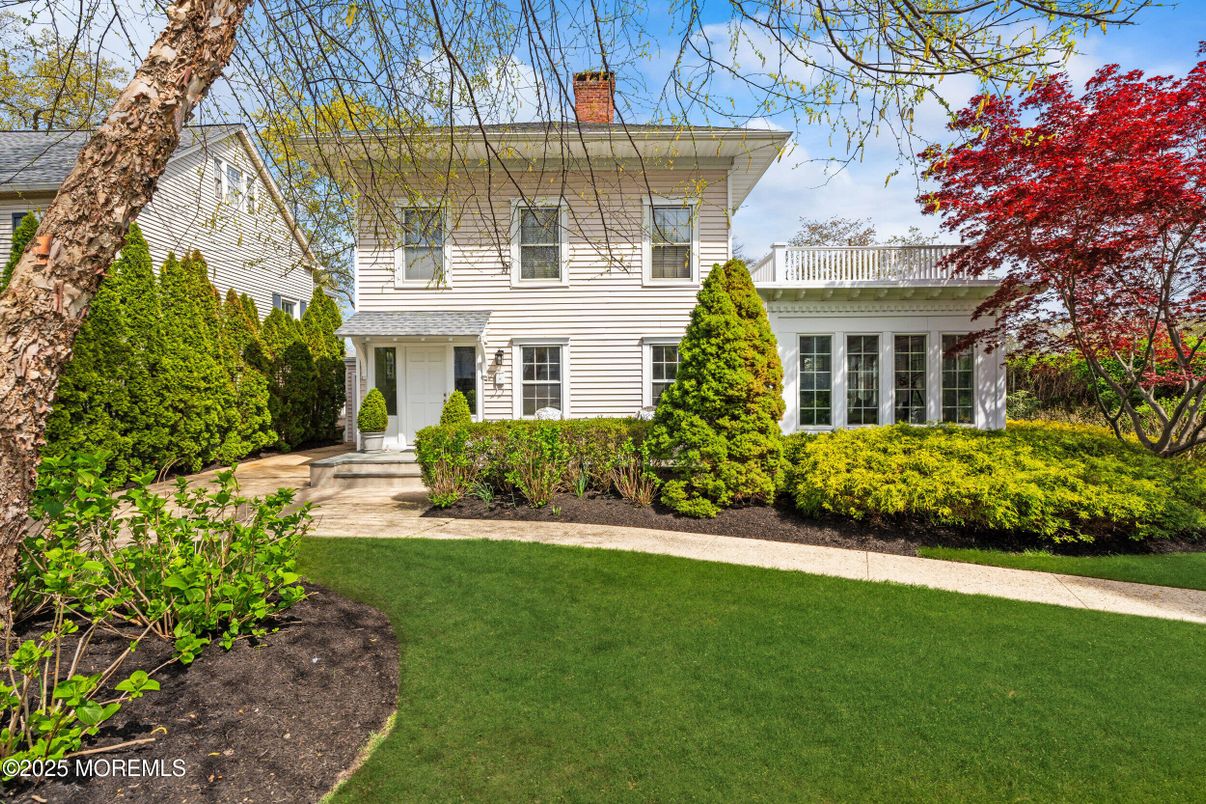 Exterior, Facade, Georgian